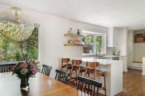 1571 Windsor Street Nw, Calgary, AB - Indoor Photo Showing Dining Room
