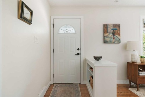 1571 Windsor Street Nw, Calgary, AB - Indoor