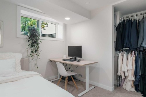 1571 Windsor Street Nw, Calgary, AB - Indoor Photo Showing Office