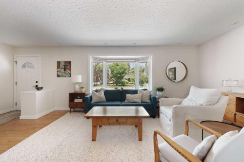 1571 Windsor Street Nw, Calgary, AB - Indoor Photo Showing Living Room