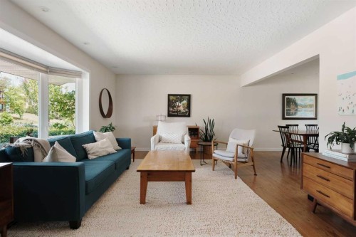 1571 Windsor Street Nw, Calgary, AB - Indoor Photo Showing Living Room