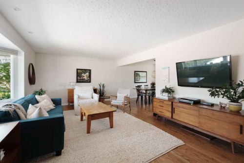 1571 Windsor Street Nw, Calgary, AB - Indoor Photo Showing Living Room