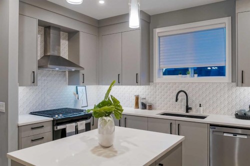 957 West Lakeview Drive, Chestermere, AB - Indoor Photo Showing Kitchen With Upgraded Kitchen