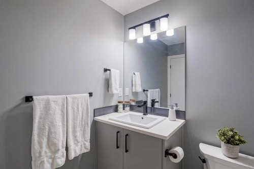 957 West Lakeview Drive, Chestermere, AB - Indoor Photo Showing Bathroom