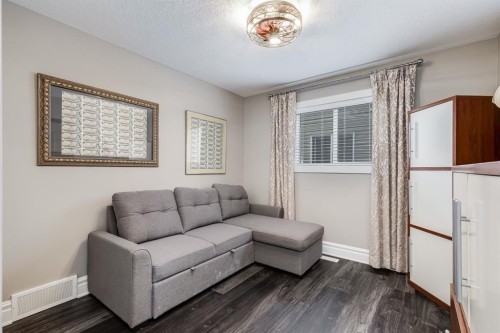 278 Legacy View Se, Calgary, AB - Indoor Photo Showing Living Room
