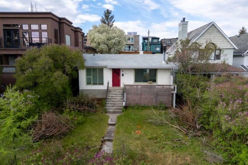 2006 30 Avenue Sw, Calgary, AB - Outdoor With Facade