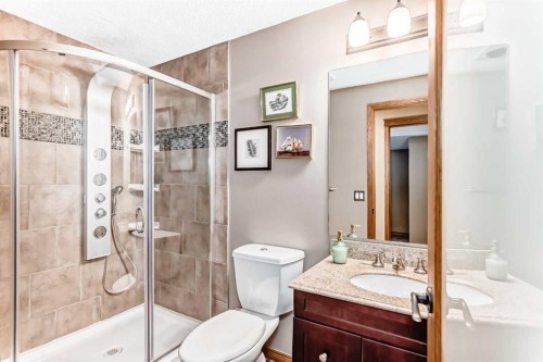 203 Hidden Spring Green Nw, Calgary, AB - Indoor Photo Showing Bathroom