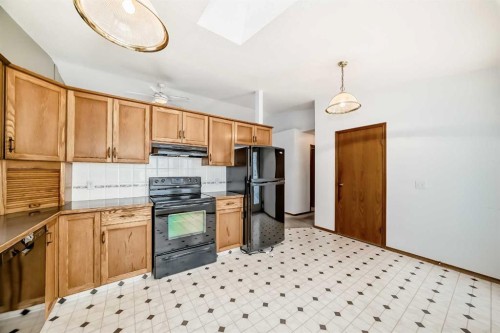 189 Balsam Crescent, Olds, AB - Indoor Photo Showing Kitchen