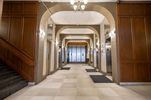 208-4944 Dalton Drive Nw, Calgary, AB - Indoor Photo Showing Other Room