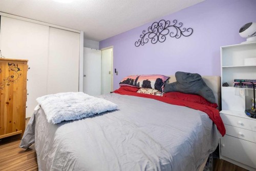 208-4944 Dalton Drive Nw, Calgary, AB - Indoor Photo Showing Bedroom