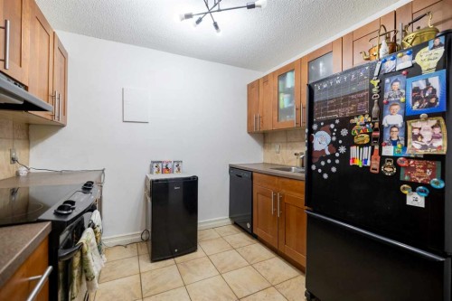 208-4944 Dalton Drive Nw, Calgary, AB - Indoor