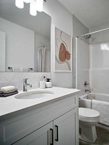 15353 1 Street Nw, Calgary, AB - Indoor Photo Showing Bathroom