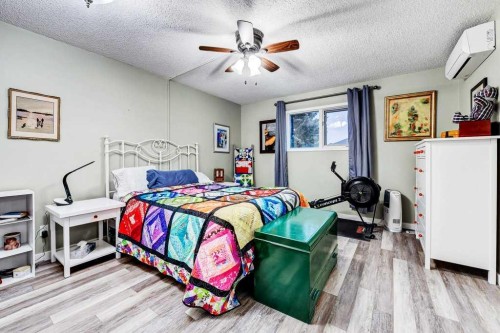 28 Hawktree Circle Nw, Calgary, AB - Indoor Photo Showing Bedroom