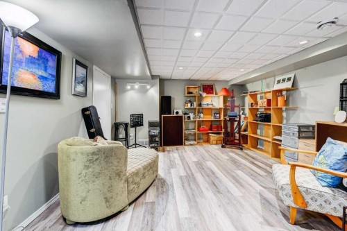 28 Hawktree Circle Nw, Calgary, AB - Indoor