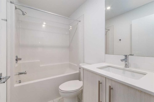 3201-6 Merganser, Chestermere, AB - Indoor Photo Showing Bathroom