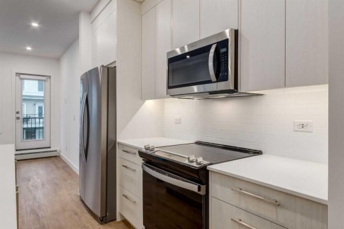 3201-6 Merganser, Chestermere, AB - Indoor Photo Showing Kitchen