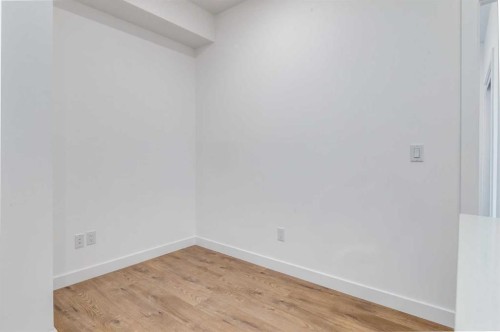 3201-6 Merganser, Chestermere, AB - Indoor Photo Showing Other Room