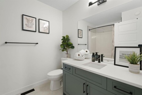 31 Saddlebred Court, Cochrane, AB - Indoor Photo Showing Bathroom
