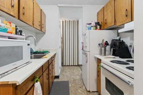 313-339 13 Avenue Sw, Calgary, AB - Indoor Photo Showing Kitchen