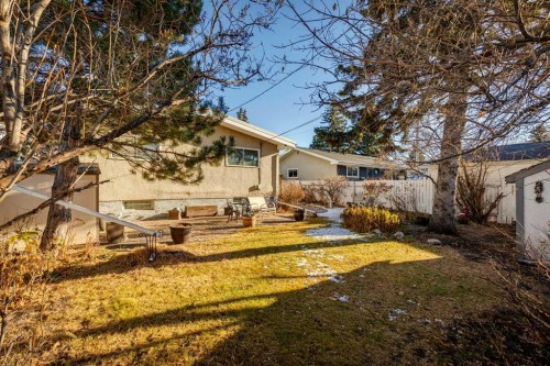 409 Woodland Crescent Se, Calgary, AB - Outdoor