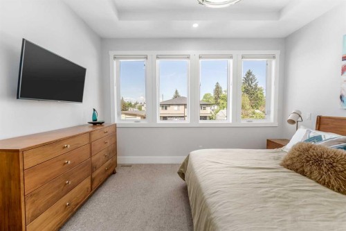 2432 32 Street Sw, Calgary, AB - Indoor Photo Showing Bedroom