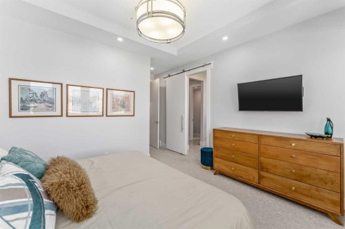 2432 32 Street Sw, Calgary, AB - Indoor Photo Showing Bedroom
