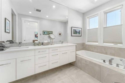 2432 32 Street Sw, Calgary, AB - Indoor Photo Showing Bathroom