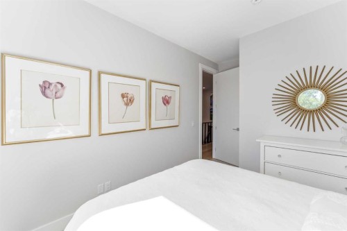 2432 32 Street Sw, Calgary, AB - Indoor Photo Showing Bedroom