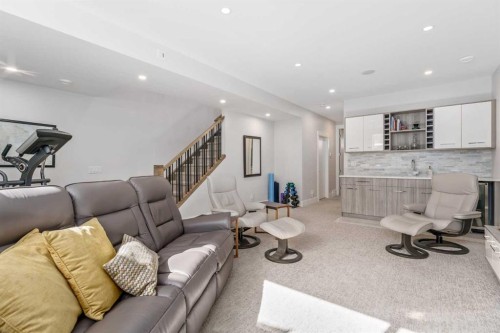 2432 32 Street Sw, Calgary, AB - Indoor Photo Showing Living Room