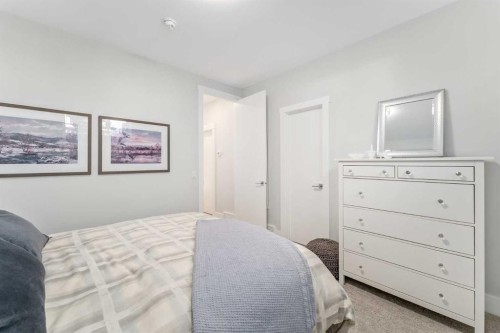 2432 32 Street Sw, Calgary, AB - Indoor Photo Showing Bedroom