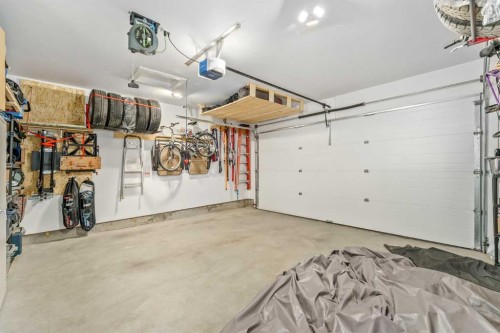 2432 32 Street Sw, Calgary, AB - Indoor Photo Showing Garage