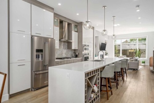2432 32 Street Sw, Calgary, AB - Indoor Photo Showing Kitchen With Upgraded Kitchen