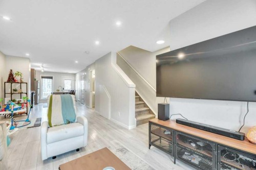 413-338 Seton Circle Se, Calgary, AB - Indoor Photo Showing Other Room