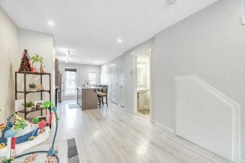 413-338 Seton Circle Se, Calgary, AB - Indoor Photo Showing Other Room