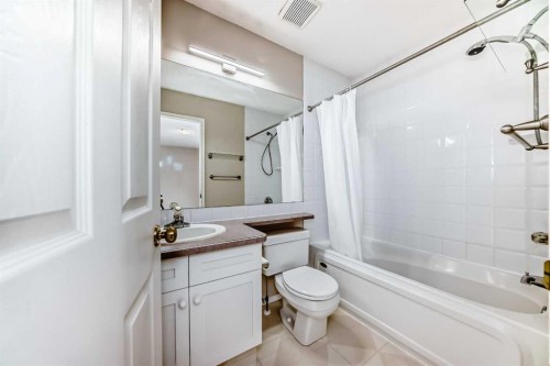 84 Inverness Square Se, Calgary, AB - Indoor Photo Showing Bathroom