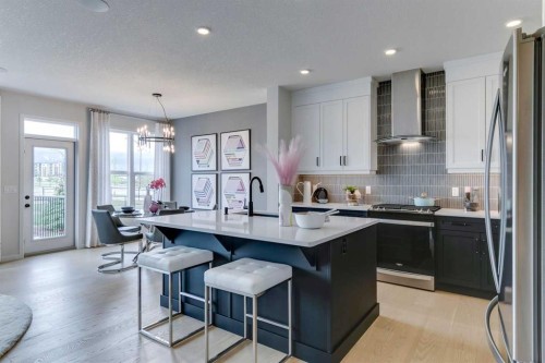 23 Belmont Place Sw, Calgary, AB - Indoor Photo Showing Kitchen With Upgraded Kitchen