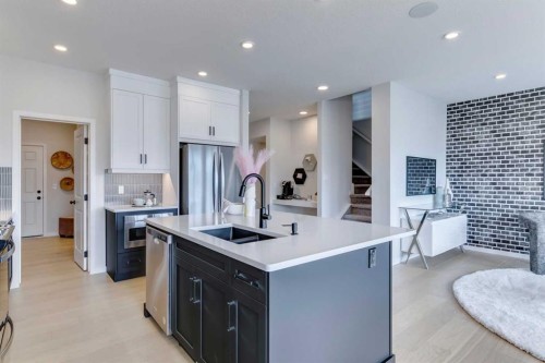 23 Belmont Place Sw, Calgary, AB - Indoor Photo Showing Kitchen With Double Sink With Upgraded Kitchen