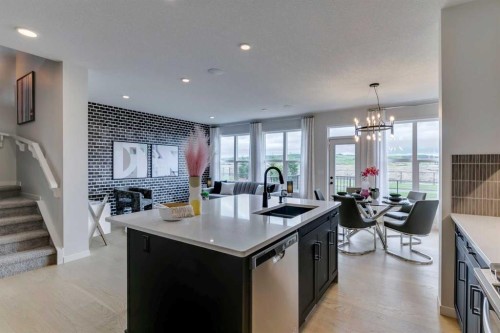 23 Belmont Place Sw, Calgary, AB - Indoor Photo Showing Kitchen With Double Sink With Upgraded Kitchen
