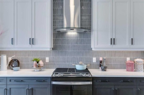 23 Belmont Place Sw, Calgary, AB - Indoor Photo Showing Kitchen