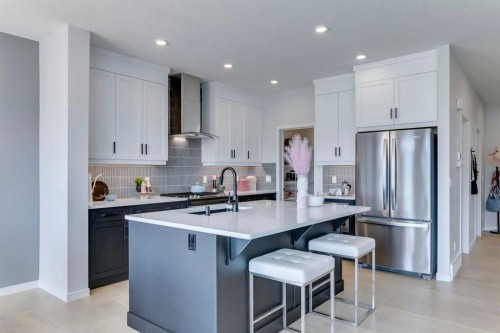 23 Belmont Place Sw, Calgary, AB - Indoor Photo Showing Kitchen With Upgraded Kitchen