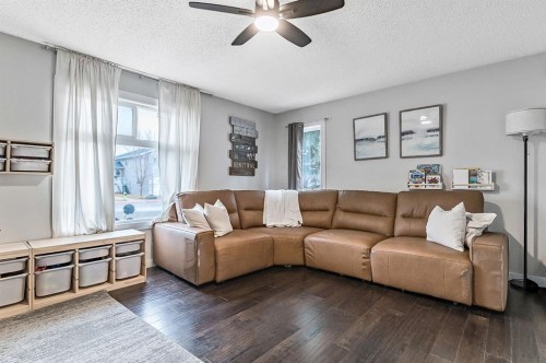 29 Green Meadow Crescent, Strathmore, AB - Indoor Photo Showing Living Room