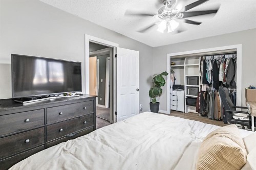 29 Green Meadow Crescent, Strathmore, AB - Indoor Photo Showing Bedroom