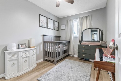 29 Green Meadow Crescent, Strathmore, AB - Indoor Photo Showing Bedroom