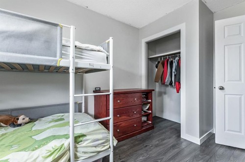 29 Green Meadow Crescent, Strathmore, AB - Indoor Photo Showing Bedroom