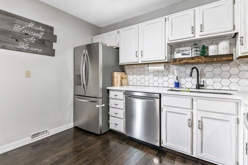 29 Green Meadow Crescent, Strathmore, AB - Indoor Photo Showing Kitchen