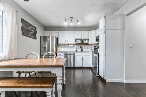 29 Green Meadow Crescent, Strathmore, AB - Indoor Photo Showing Kitchen