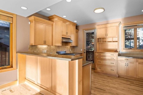 4-124 Silvertip Ridge, Canmore, AB - Indoor Photo Showing Kitchen