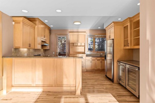 4-124 Silvertip Ridge, Canmore, AB - Indoor Photo Showing Kitchen