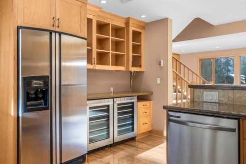4-124 Silvertip Ridge, Canmore, AB - Indoor Photo Showing Kitchen