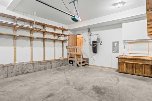 4-124 Silvertip Ridge, Canmore, AB - Indoor Photo Showing Garage